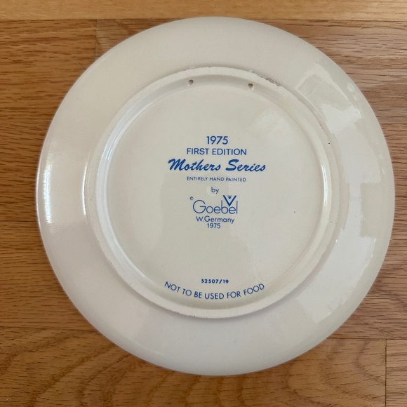 1975 First Edition Mothers Series Rabbit Plate Goebel W Germany with Box - Picture 2 of 13